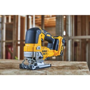 DEWALT 20-Volt MAX XR Cordless Brushless Jigsaw with (1) 20-Volt Battery 3.0Ah & Charger