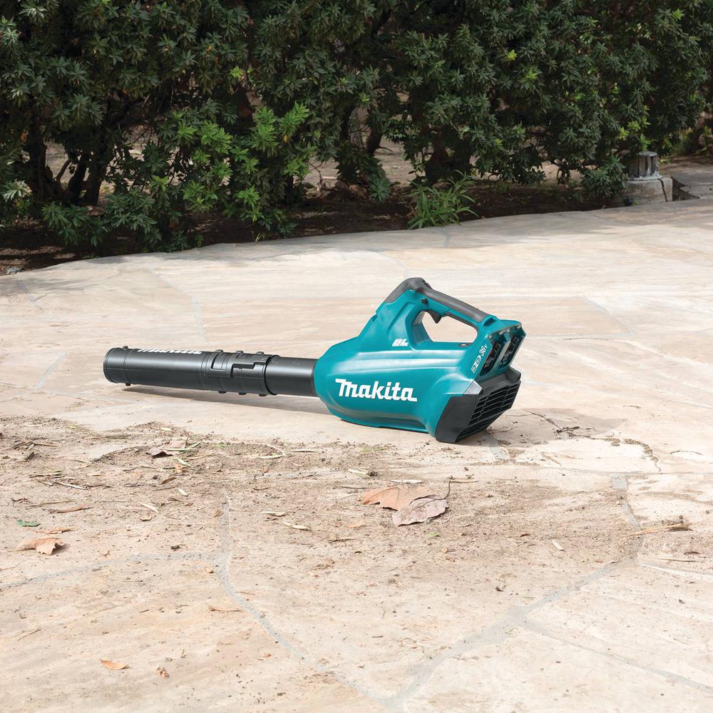 Makita 18V X2 LXT Blower and 18V LXT 30 in. Hedge Trimmer with bonus 18V LXT Starter Pack