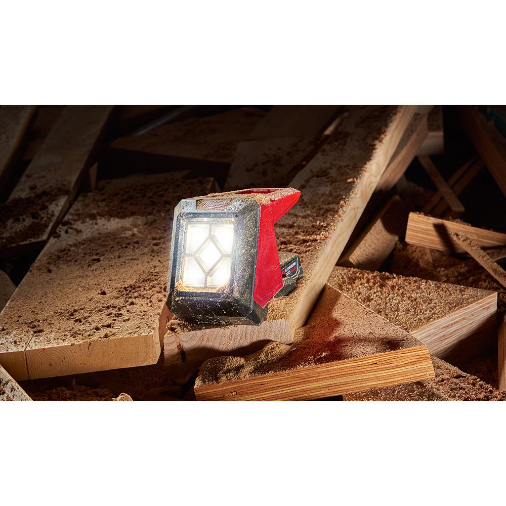 Milwaukee M12 FUEL SURGE 12-Volt Lithium-Ion Brushless Cordless 1/4 in. Hex Impact Driver Compact Kit with M12 Flood Light