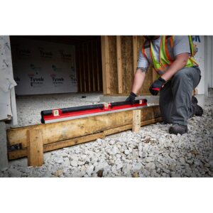 Milwaukee 48 in. Concrete Screed Level with 30 ft. Compact Tape Measure and (12-Pack) INKZALL Black Ultra Fine Point Markers