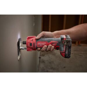 Milwaukee M18 FUEL 18-Volt Lithium-Ion Brushless Cordless Drywall Screw Gun Compact Kit with M18 Cutout Tool